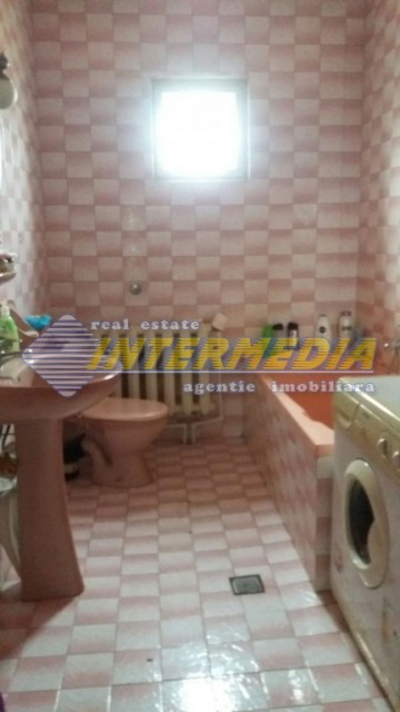 vila-de-vanzare-in-centru-6-camere-3-garaje-9
